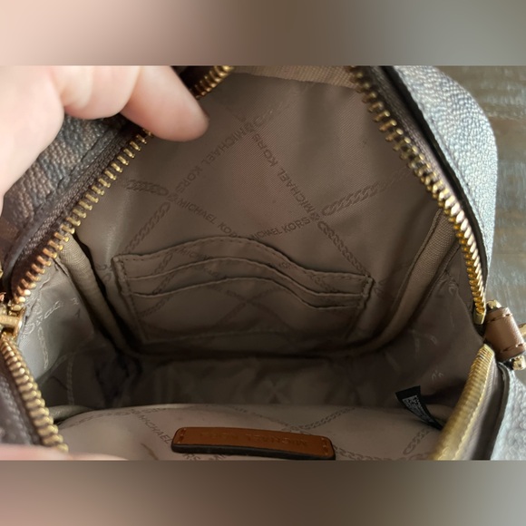 Michael Kors Women's Camera crossbody bag - Picture 4 of 16